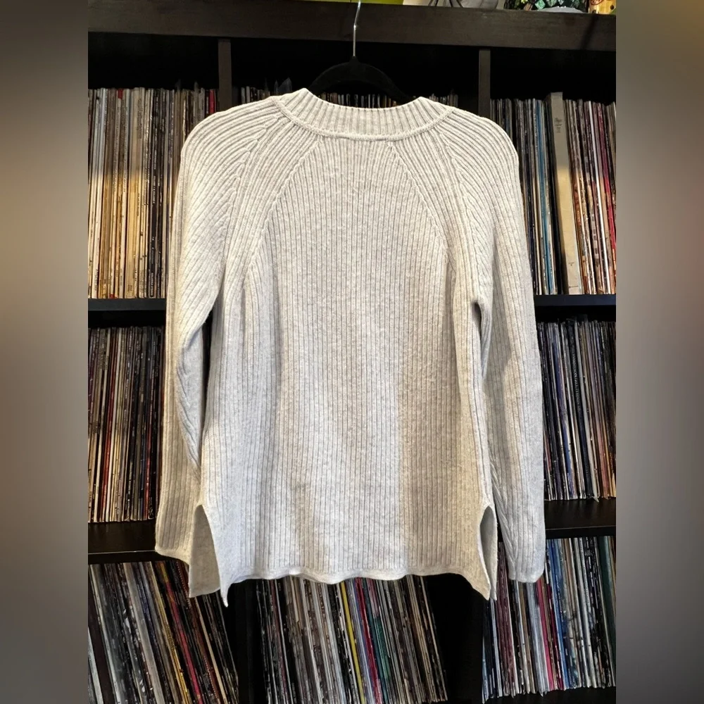 Denver Hayes Soft Ribbed Knit Sweater off white/Cream Size Medium Neutral Knit - Picture 4 of 5